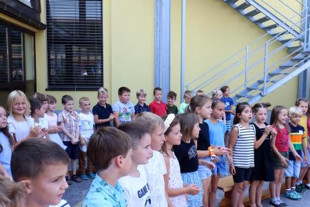 PRVI ŠOLSKI DAN CERKNICA 11 FOTO LJUBO VUKELIČ